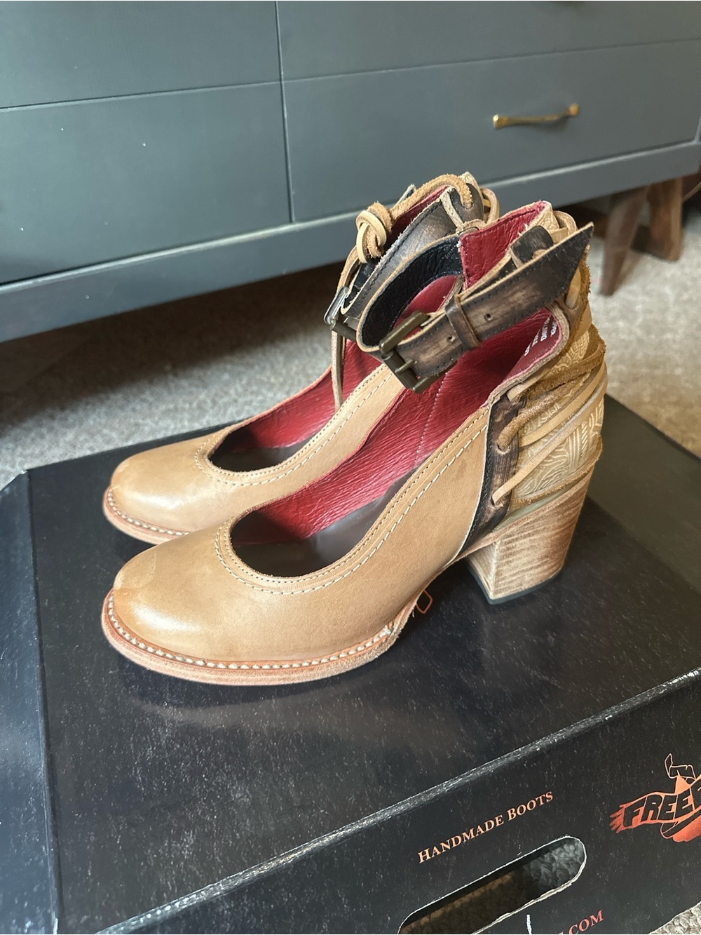 Freebird Raeanne size 8 pumps heel buckle